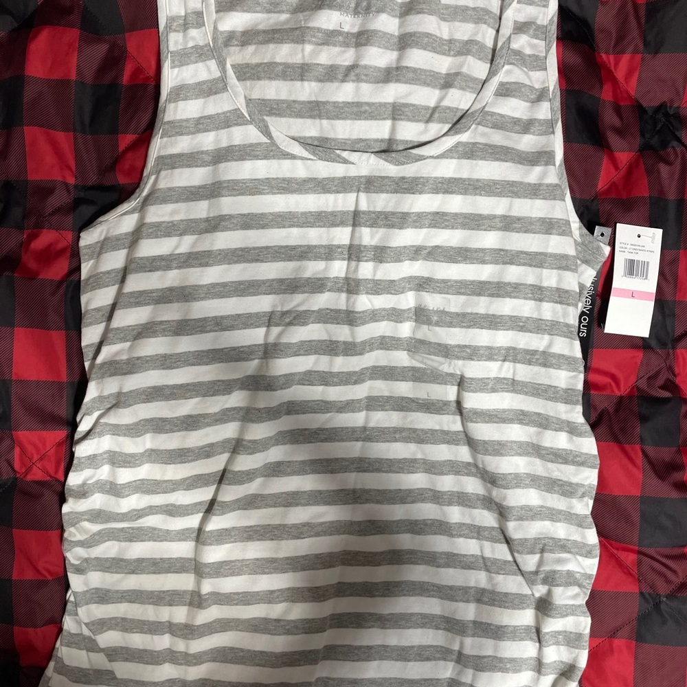 🤰Gray/white tank top  Scoop neck Short with ruche